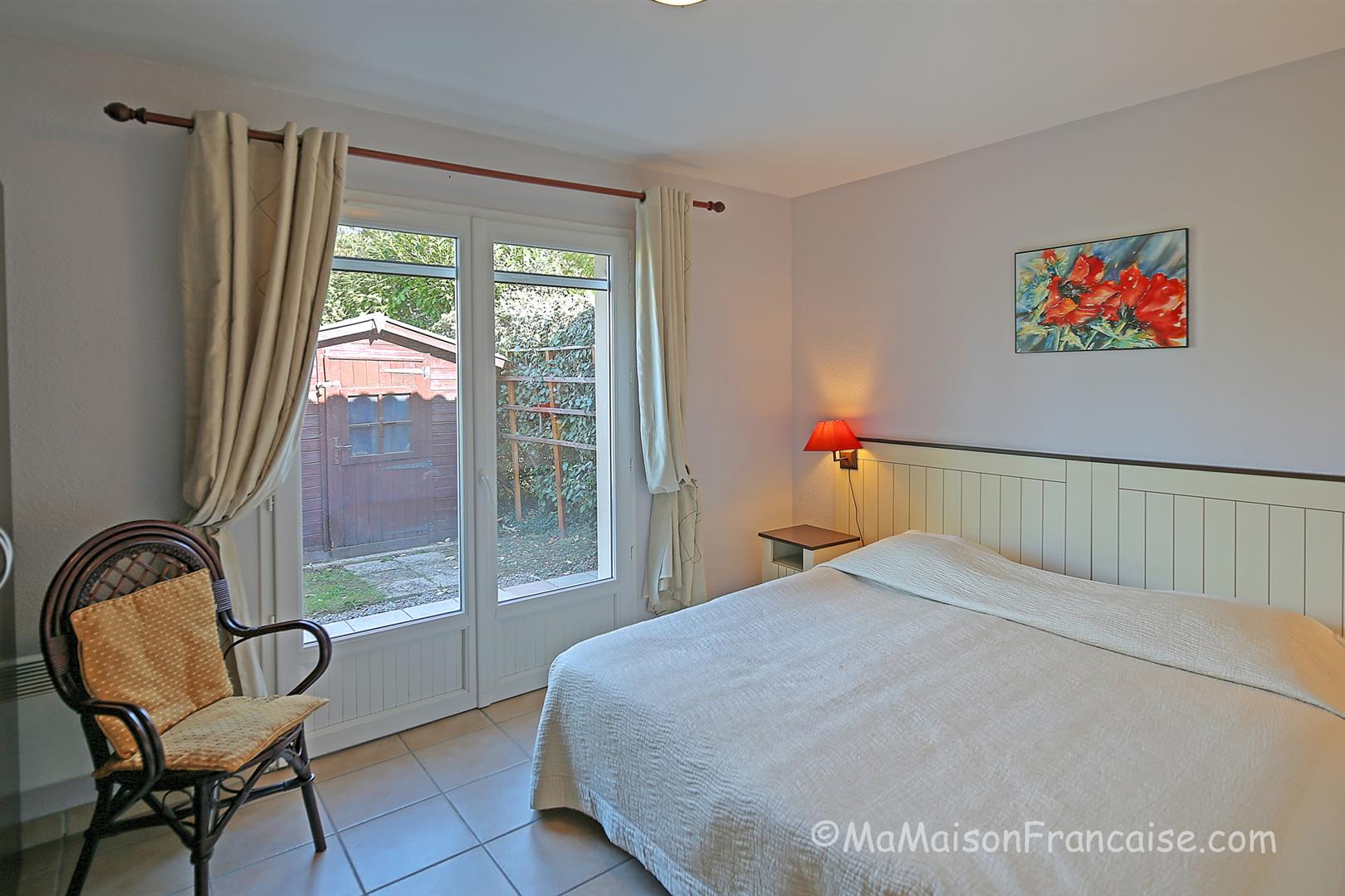 Well maintained 2bed/2bath Villa, communal swimming pool close to a 27 hole golf course