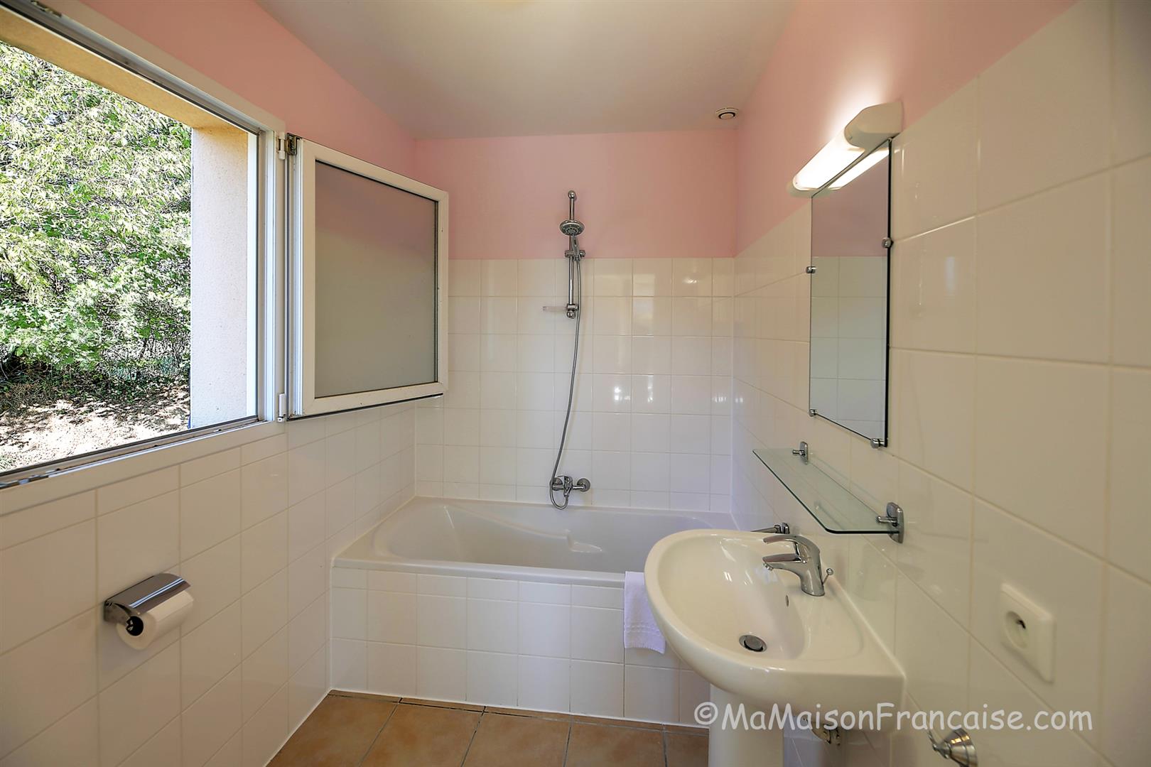 Immaculate 2bed/2bath Villa, communal swimming pool close to a 27 hole golf course
