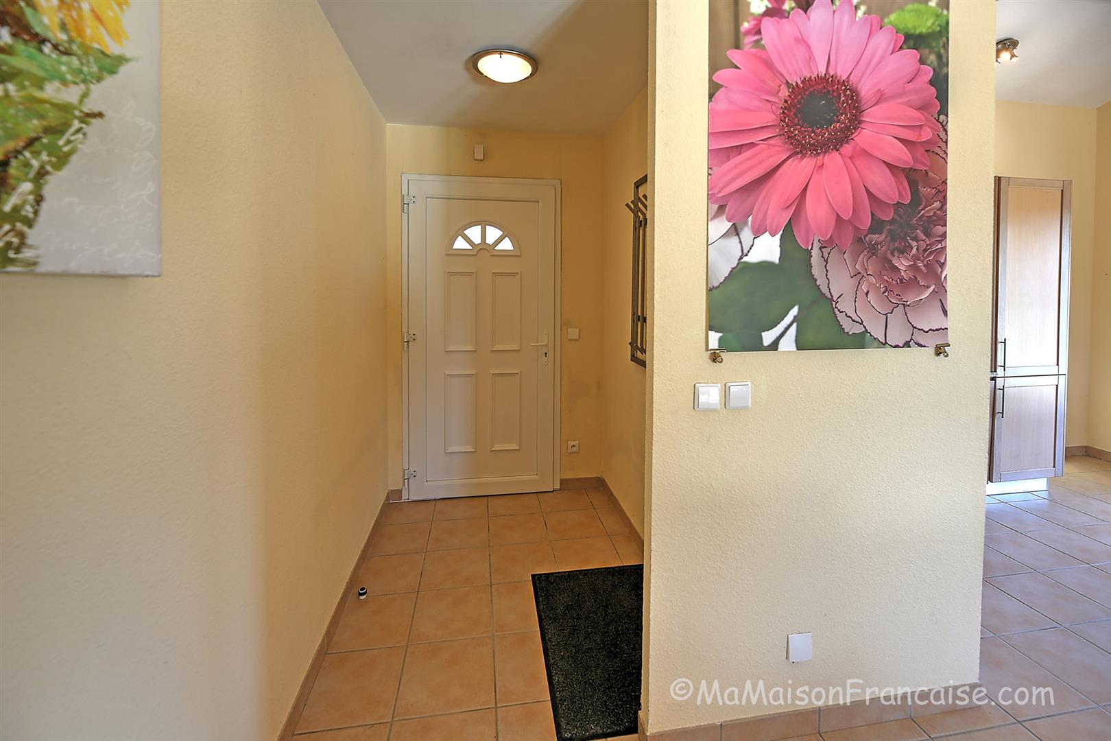 Immaculate 2bed/2bath Villa, communal swimming pool close to a 27 hole golf course