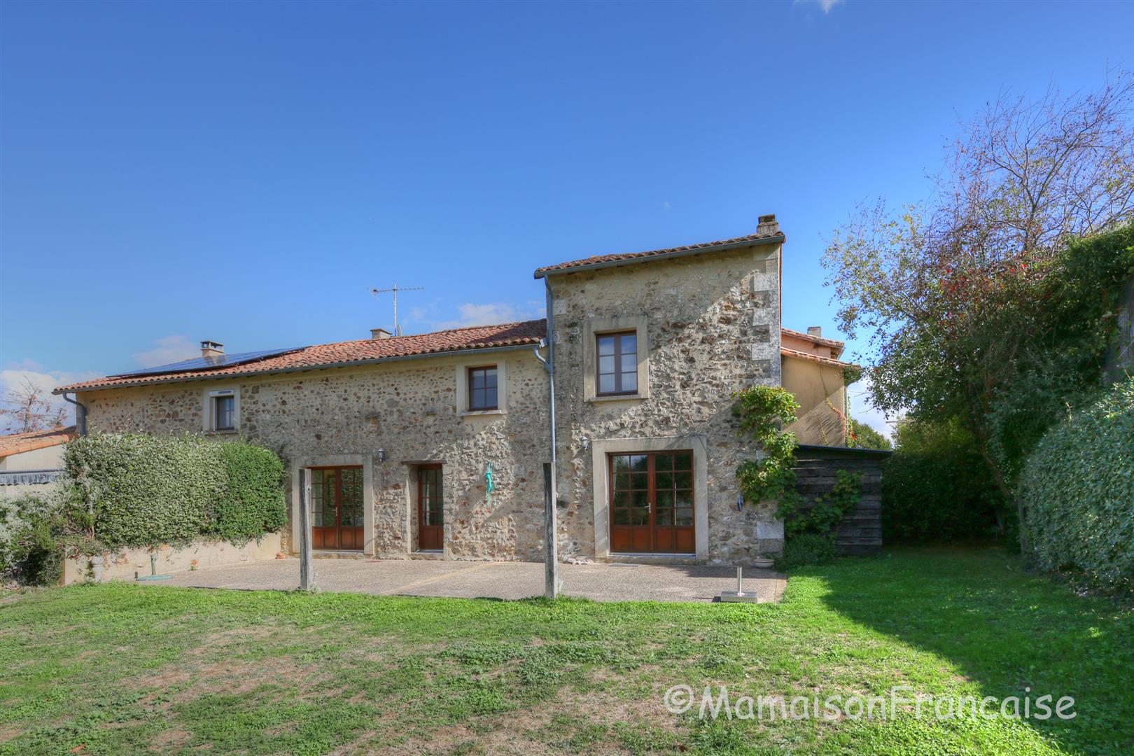 Immaculate village house 3bed/2bath, large gardens next to a golf course