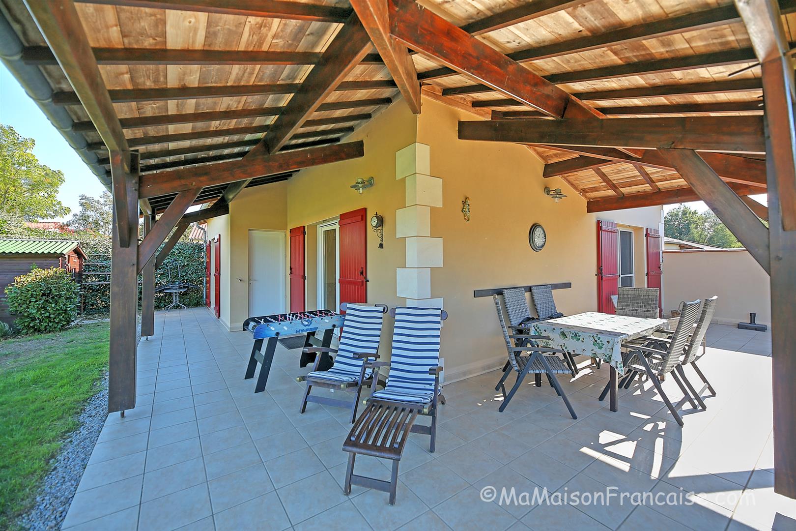Well maintained 2bed/2bath Villa, communal swimming pool close to a 27 hole golf course