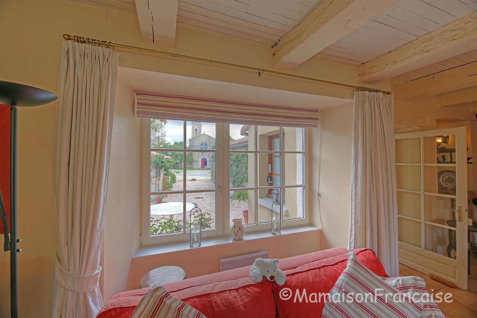 Immaculate village house 3bed/2bath, large gardens next to a golf course