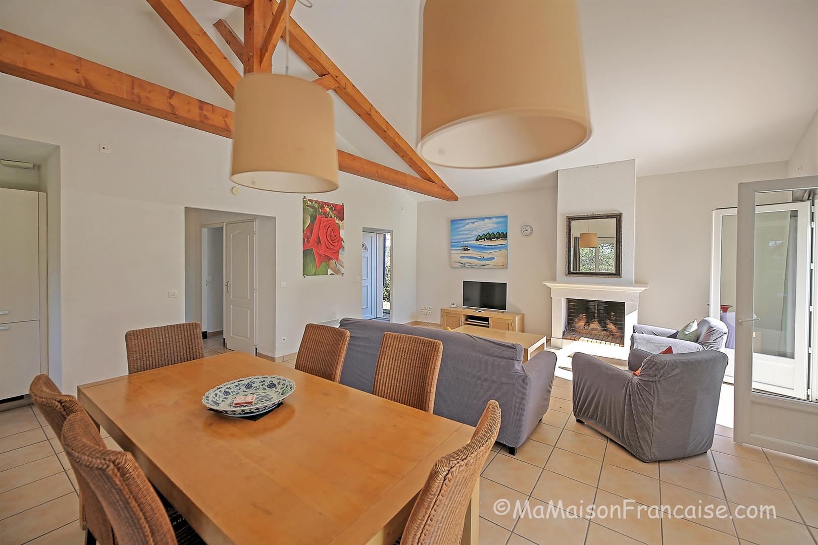 Villa 3 bed/2bath near 27 hole golf course, with on site facilities including swimming pool