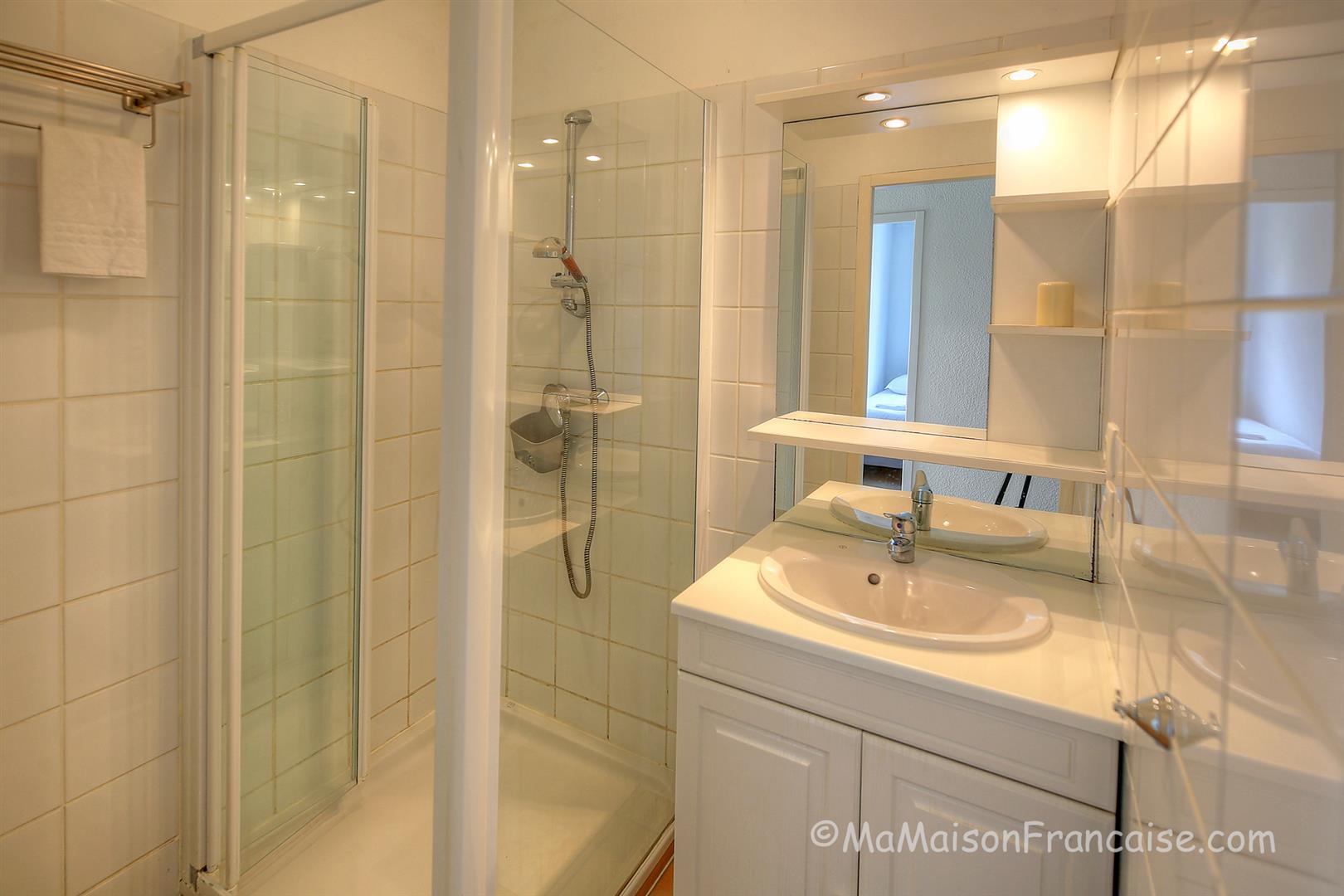 Villa 3 bed/2bath near 27 hole golf course, with on site facilities including swimming pool