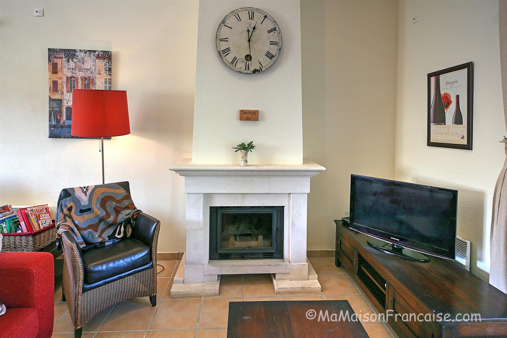Well maintained 2bed/2bath Villa, communal swimming pool close to a 27 hole golf course