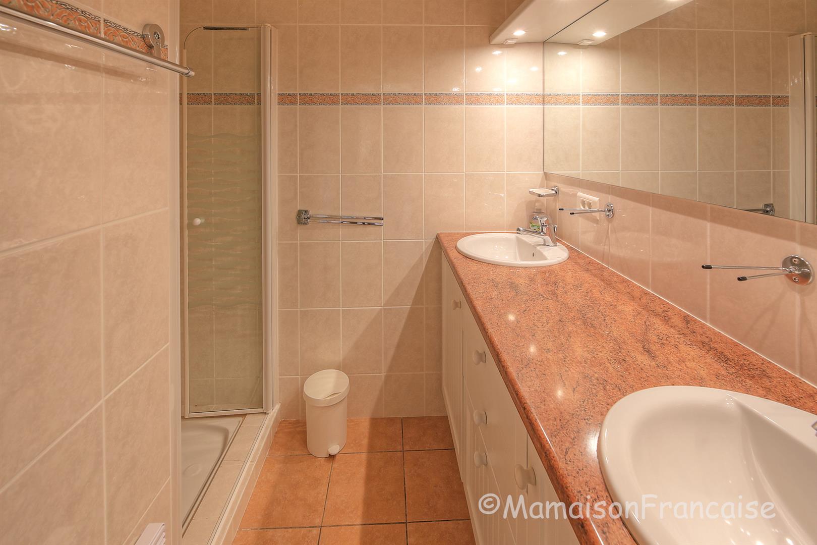 Immaculate village house 3bed/2bath, large gardens next to a golf course