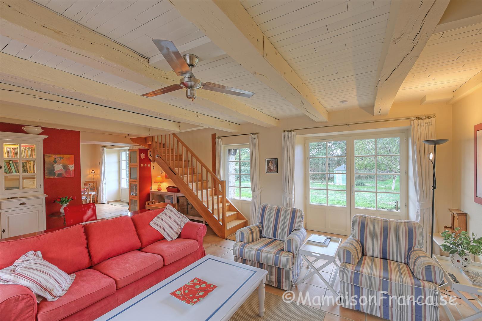 Immaculate village house 3bed/2bath, large gardens next to a golf course
