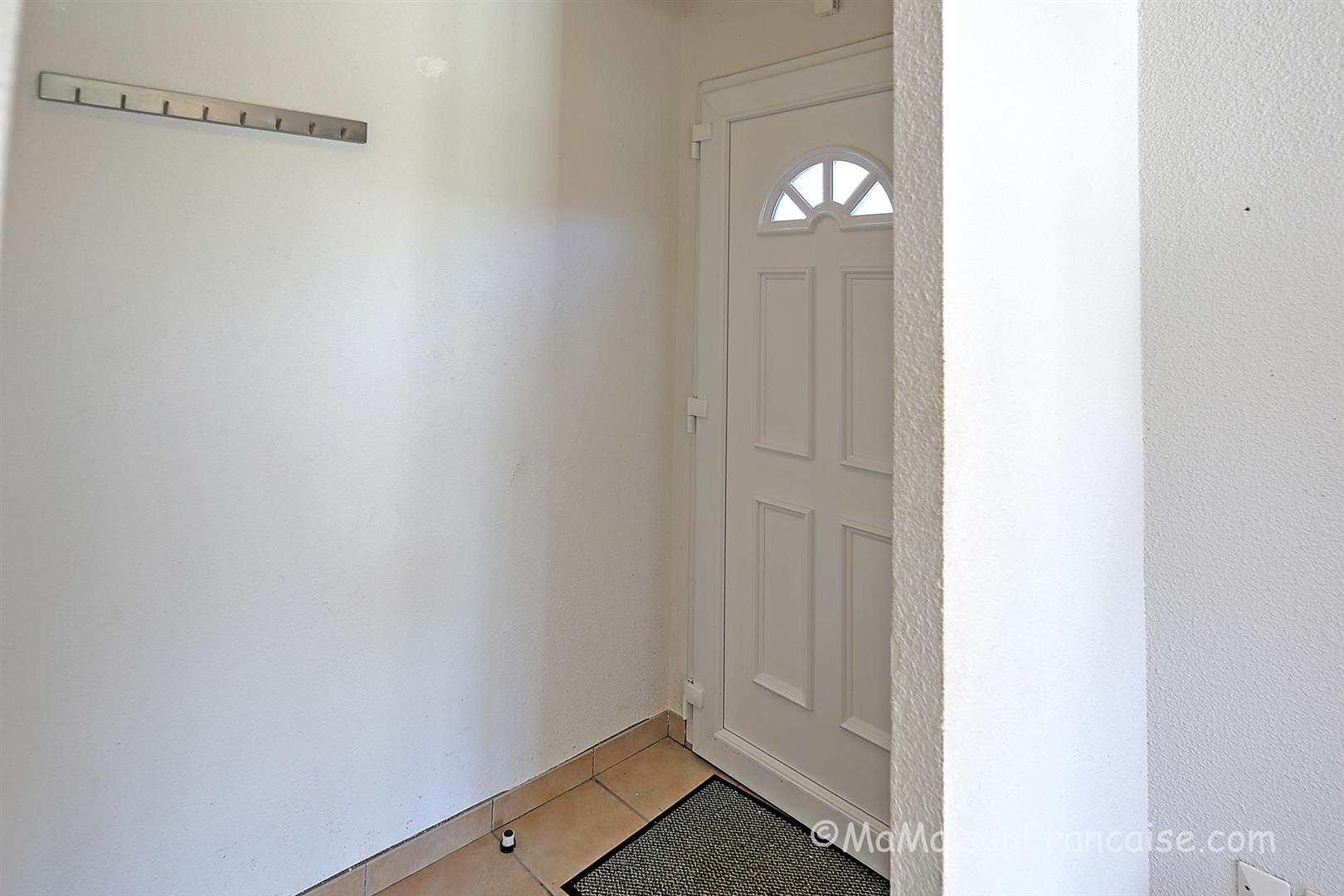 Villa 3 bed/2bath near 27 hole golf course, with on site facilities including swimming pool