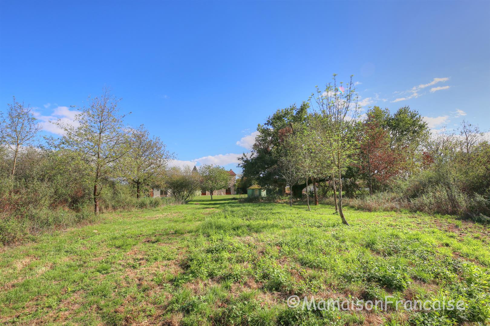 Immaculate village house 3bed/2bath, large gardens next to a golf course