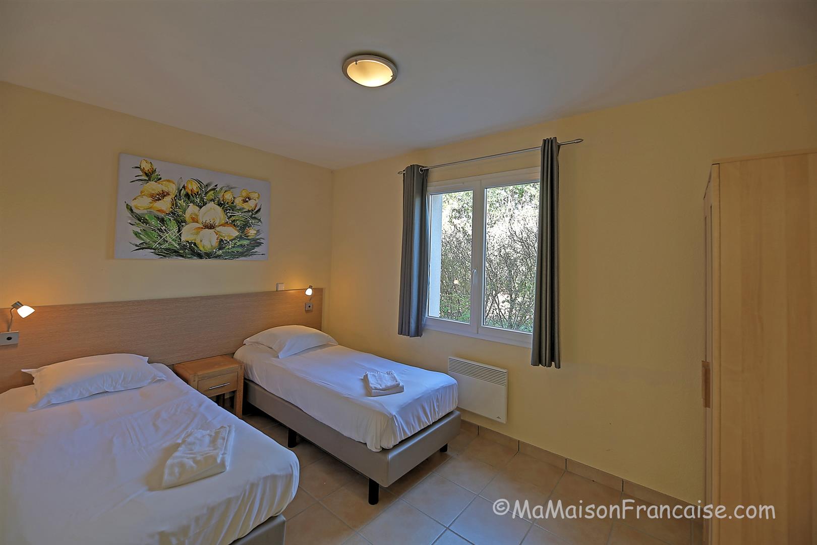 Immaculate 2bed/2bath Villa, communal swimming pool close to a 27 hole golf course